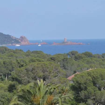Апартаменти D'une A Raphael Avec Magnifique Vue Sur La Mer Piscine Partagee Et Jardin Clos A 300 M De La Plage Сен-Рафаель